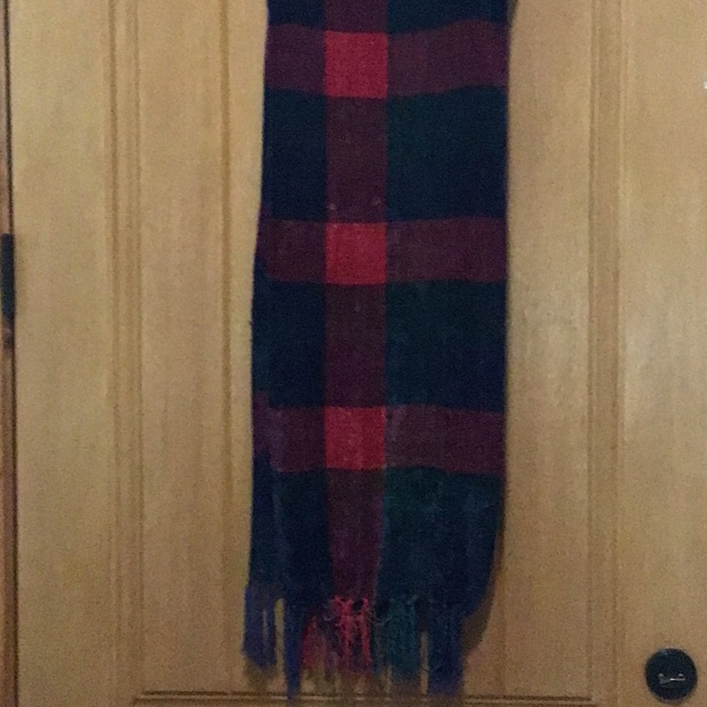Red and green light knit plaid scarf 🧣